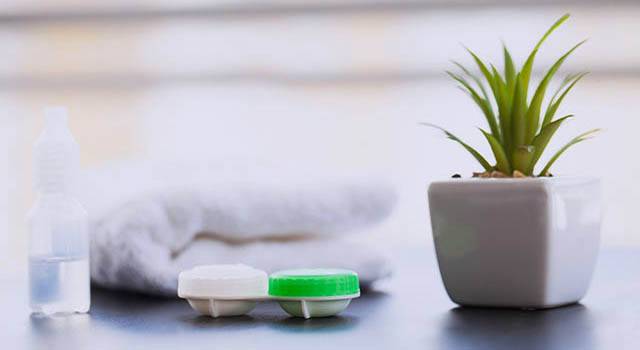 Contacts Still life 640x350.jpg